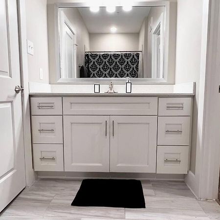 Welcome To Our Spacious 2-Bedroom 2-Bathroom Located In The City Of Houston, Texas! Eksteriør bilde