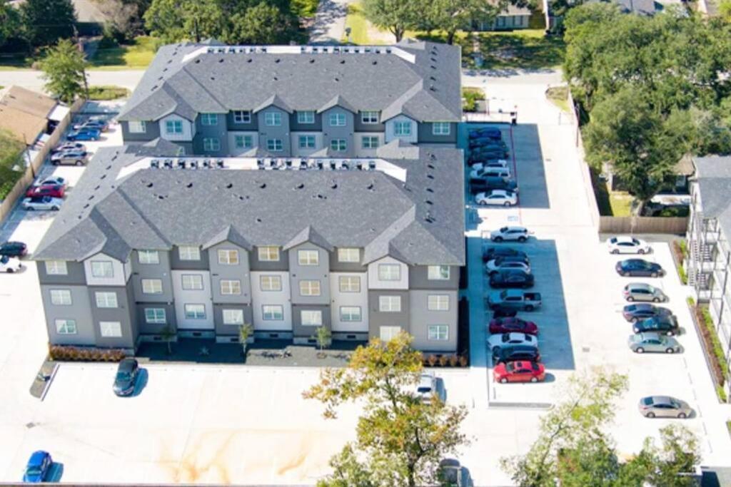 Welcome To Our Spacious 2-Bedroom 2-Bathroom Located In The City Of Houston, Texas! Eksteriør bilde