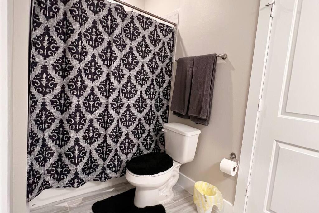Welcome To Our Spacious 2-Bedroom 2-Bathroom Located In The City Of Houston, Texas! Eksteriør bilde